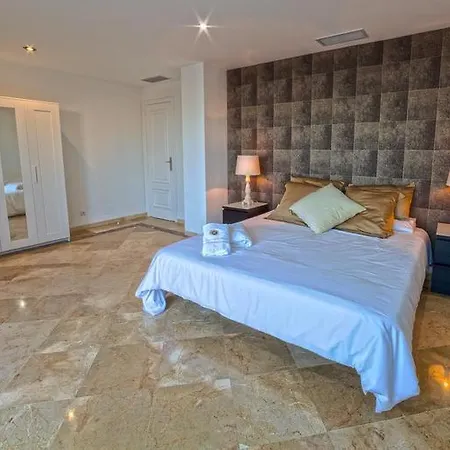 公寓式酒店 Banus Beach 马尔韦利亚