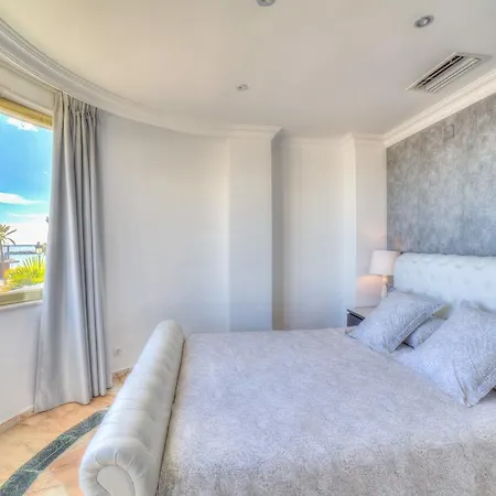 Banus Beach アパートホテル 4*