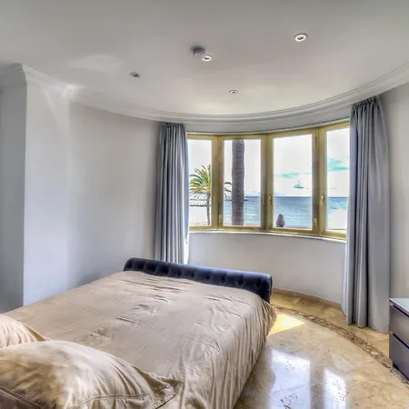Banus Beach 4* マルベーリャ