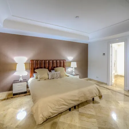 アパートホテル Banus Beach 4*